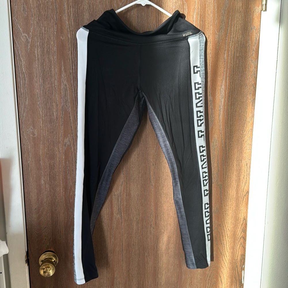 Victoria Secret Pink leggings

No cracking, no stains